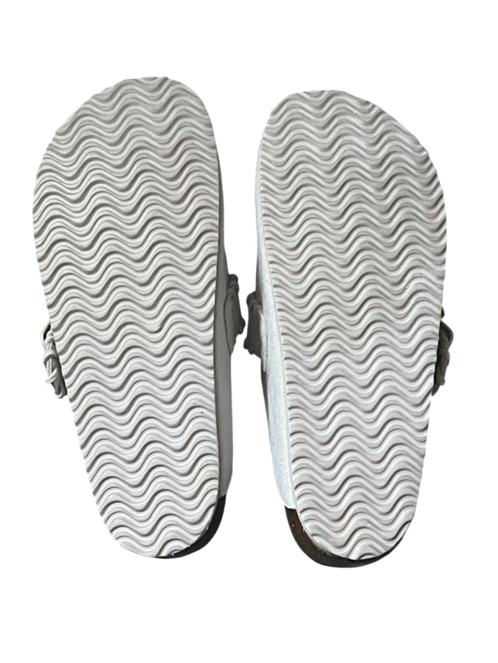 Like new! Madden Girl White Cream Faux Suede Prim Charm Clogs Size 6 - Picture 4 of 7